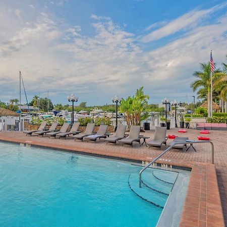 All-New Waterfront With Balcony,Pool,Tiki Bar,Gym Sarasota Buitenkant foto