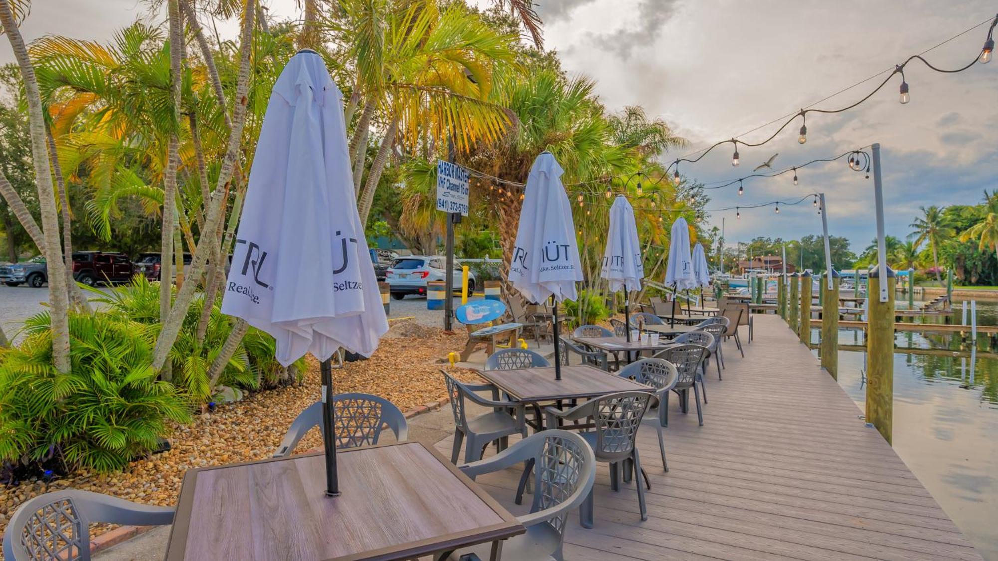 All-New Waterfront With Balcony,Pool,Tiki Bar,Gym Sarasota Buitenkant foto