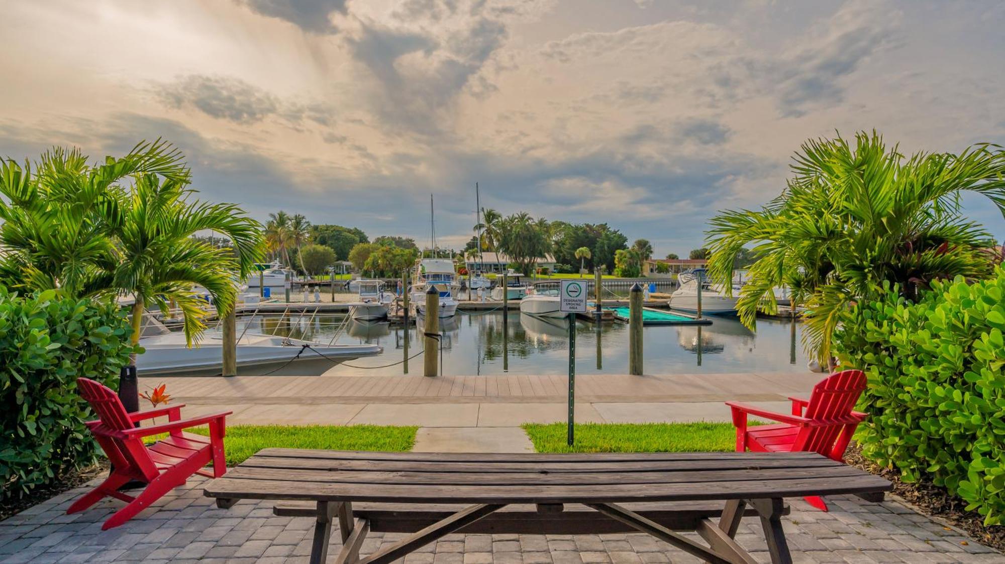 All-New Waterfront With Balcony,Pool,Tiki Bar,Gym Sarasota Buitenkant foto