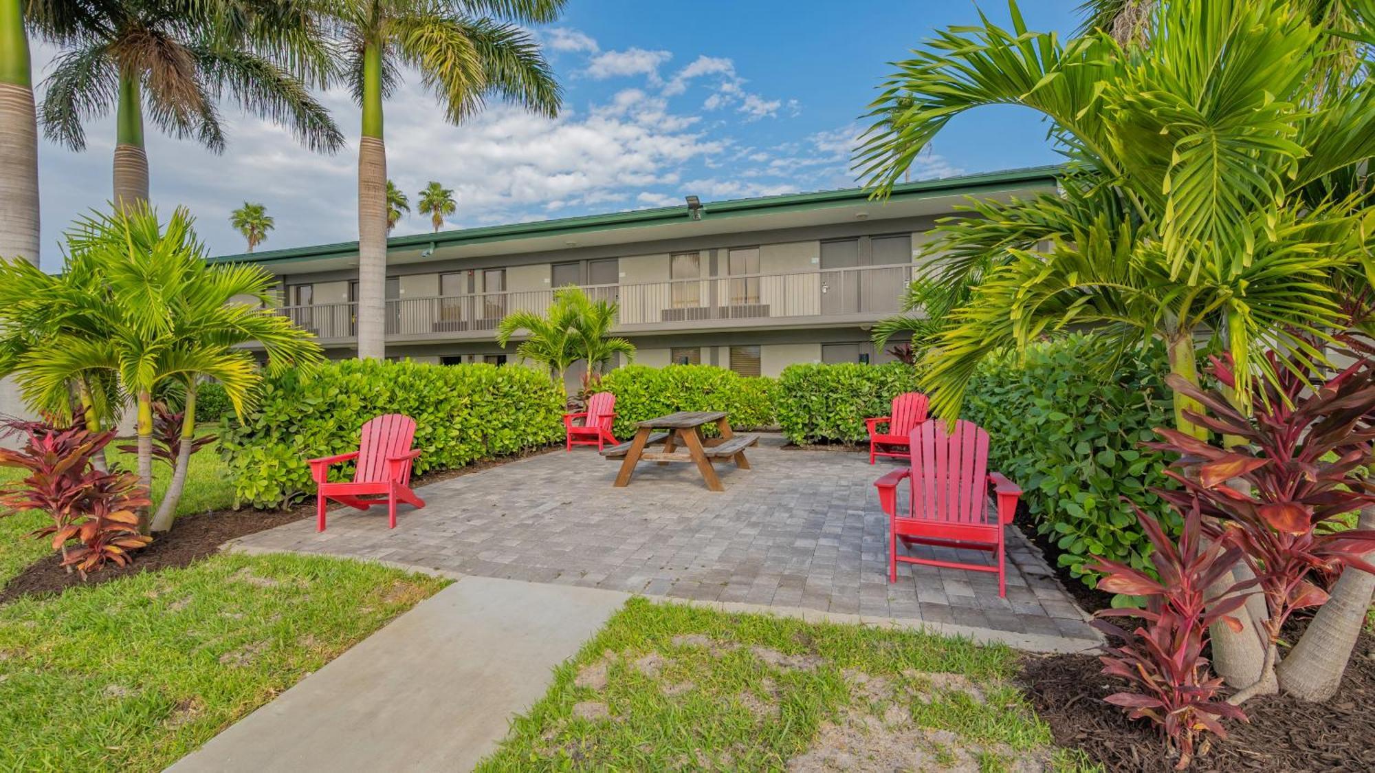 All-New Waterfront With Balcony,Pool,Tiki Bar,Gym Sarasota Buitenkant foto