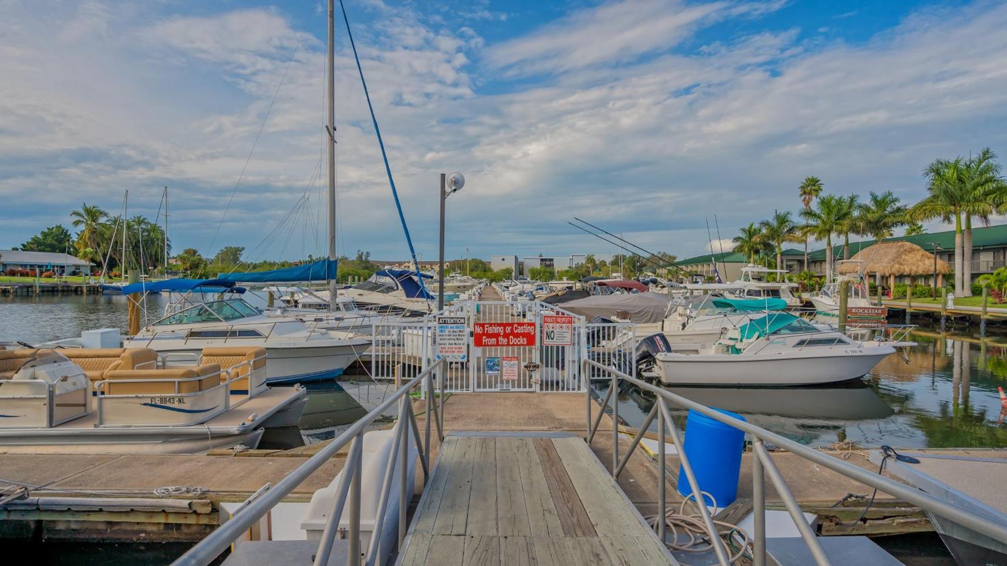 All-New Waterfront With Balcony,Pool,Tiki Bar,Gym Sarasota Buitenkant foto