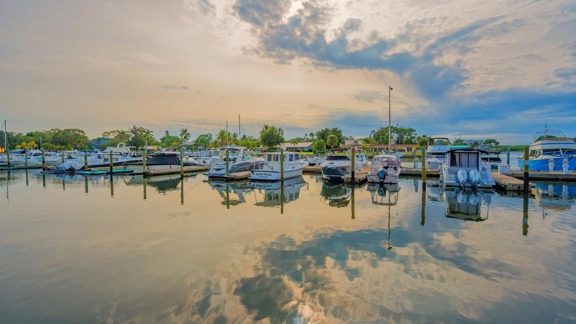 All-New Waterfront With Balcony,Pool,Tiki Bar,Gym Sarasota Buitenkant foto