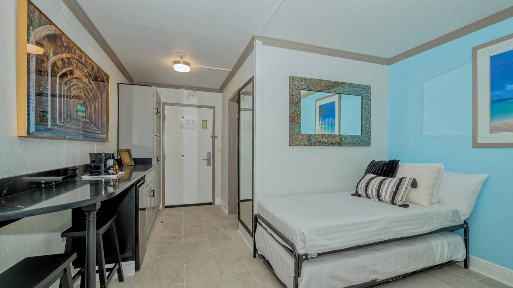 All-New Waterfront With Balcony,Pool,Tiki Bar,Gym Sarasota Buitenkant foto