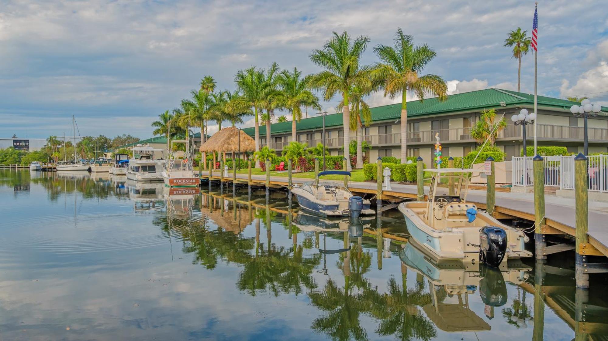 All-New Waterfront With Balcony,Pool,Tiki Bar,Gym Sarasota Buitenkant foto