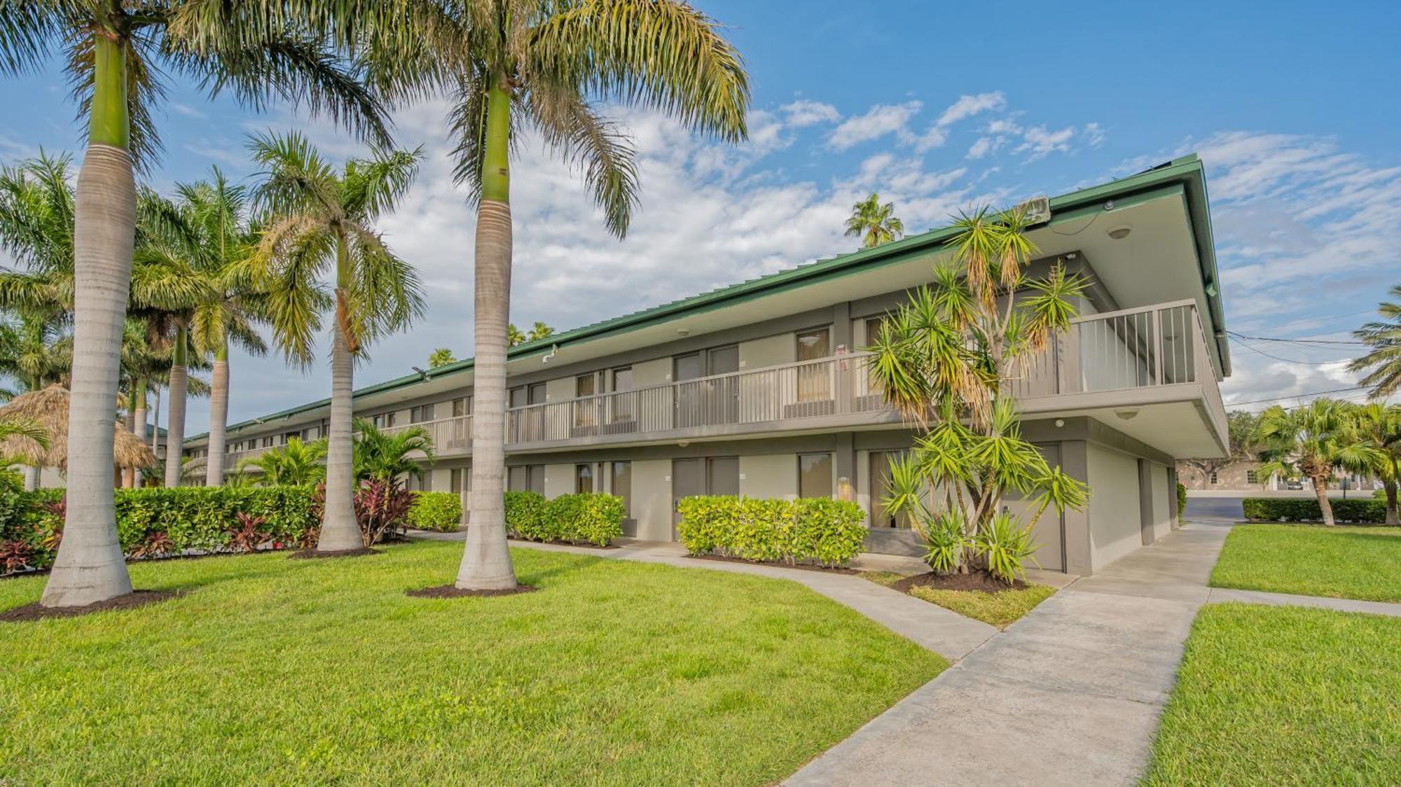 All-New Waterfront With Balcony,Pool,Tiki Bar,Gym Sarasota Buitenkant foto